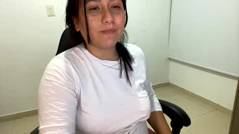 Snapshot of laura_d23 chatting on October 2025 11:05:01 PM laura online show from October 2025 11:05:01 PM