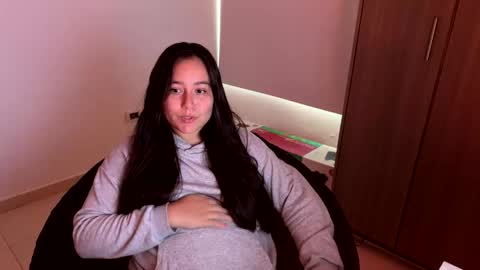 Snapshot of laura_d23 chatting on November 2025 09:49:02 PM laura online show from November 2025 09:49:02 PM