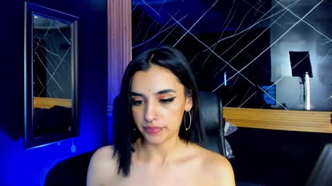 Laura online show from December 2024 07:25:02 PM