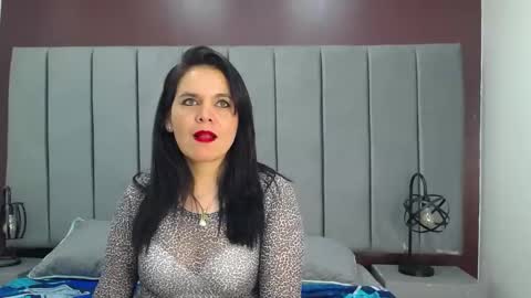 laura hotties online show from February 2025 04:00:01 PM