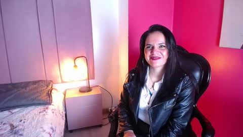laura hotties online show from March 2025 01:01:01 PM