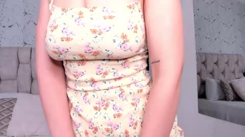 LauraIvy online show from October 2025 12:30:01 PM