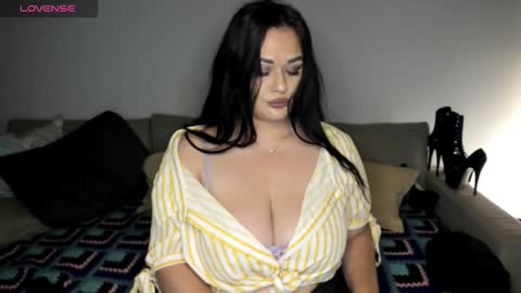 Laura online show from September 2025 04:19:01 PM