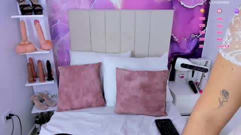 Laura Smith online show from February 2025 09:29:01 PM