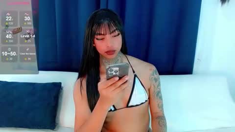 Laura online show from November 2025 07:51:02 PM