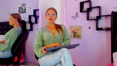 Snapshot of laurablue_ chatting on December 2024 08:51:01 PM Laura Blue online show from December 2024 08:51:01 PM