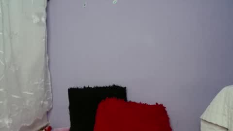 lauracb          online show from January 2025 05:01:01 AM