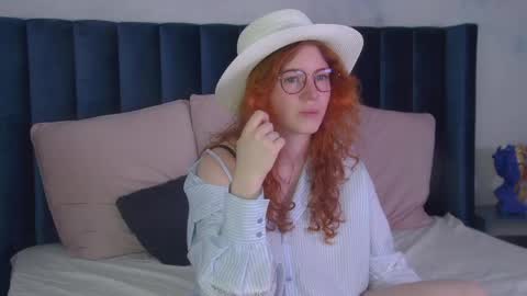 Snapshot of lauradennis chatting on May 2026 04:36:02 PM Laura online show from May 2026 04:36:02 PM