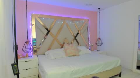 laura  online show from February 2026 08:35:01 PM