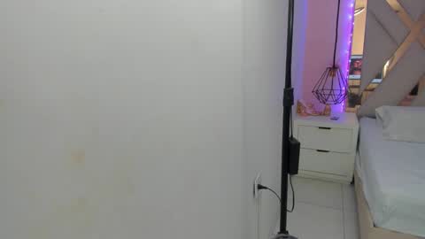 laura  online show from February 2026 06:37:02 PM