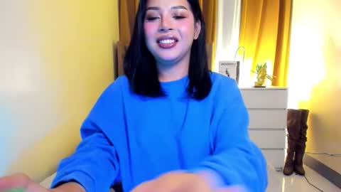 Your sweet Laura online show from December 2025 05:00:01 PM