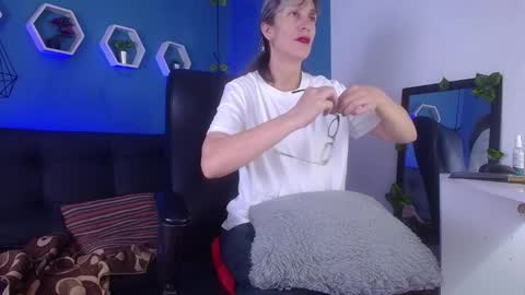 Snapshot of laurasofia45 chatting on February 2026 11:06:01 PM Laura Sofia online show from February 2026 11:06:01 PM