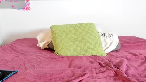 Laura Lara Sommer online show from January 2025 12:57:01 AM