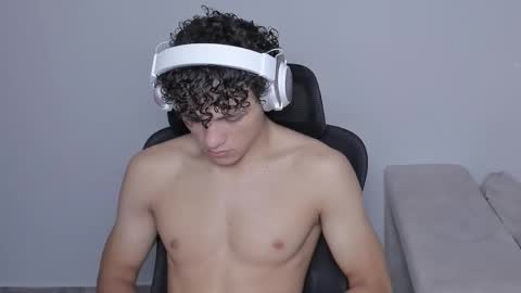 Laureent online show from September 2025 06:57:01 PM