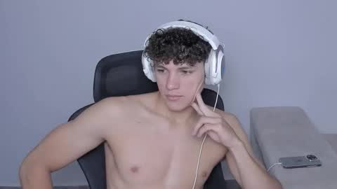 Laureent online show from October 2025 09:44:02 PM