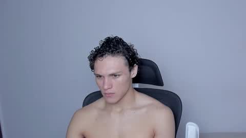 Laureent online show from November 2025 01:11:01 AM