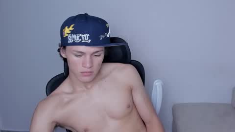 Laureent online show from November 2025 06:32:01 PM