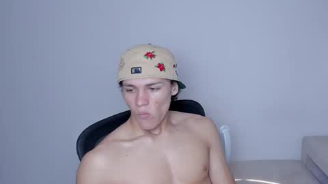 Laureent online show from December 2025 06:12:01 PM