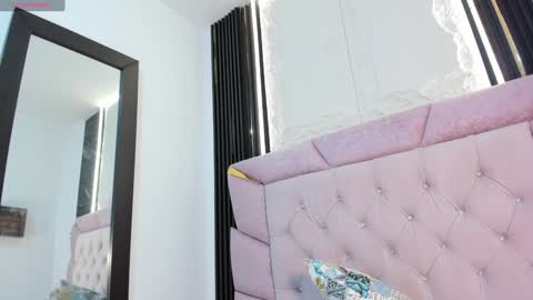 Laurem online show from January 2025 11:25:01 PM