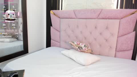 Laurem online show from February 2025 07:38:01 PM