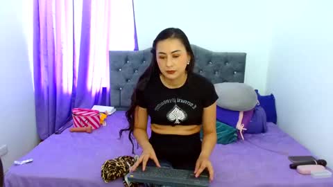 Lauren online show from November 2025 08:43:02 PM