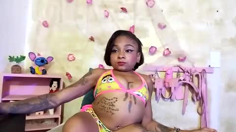 Snapshot of lauren_hills7069 chatting on January 2025 04:39:01 AM Lauren online show from January 2025 04:39:01 AM