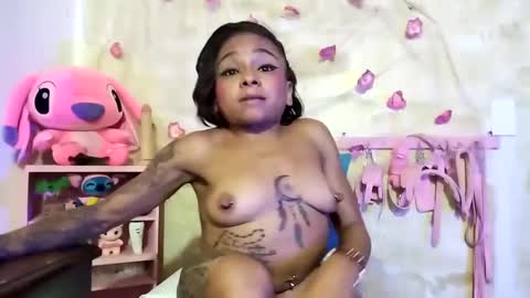 Snapshot of lauren_hills7069 chatting on January 2025 06:52:02 AM Lauren online show from January 2025 06:52:02 AM