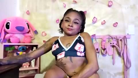 Snapshot of lauren_hills7069 chatting on January 2025 02:44:02 AM Lauren online show from January 2025 02:44:02 AM