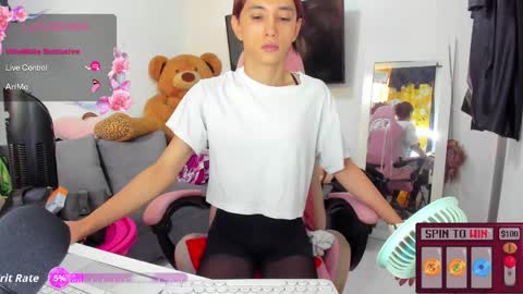 Snapshot of laurencesophiets chatting on June 2026 04:52:02 PM SF online show from June 2026 04:52:02 PM