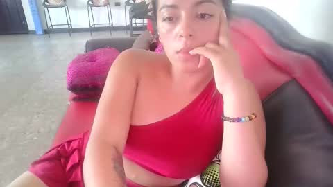 laurenhot94 online show from November 2025 06:32:01 PM