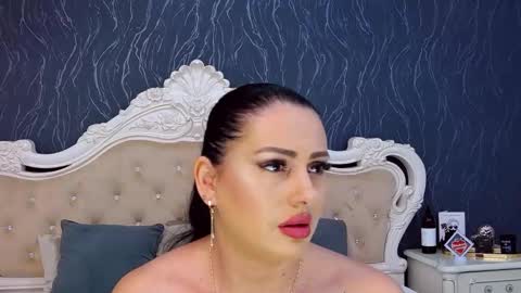 Laura online show from December 2025 03:54:01 PM