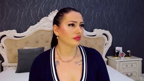 Laura online show from December 2025 09:48:01 AM