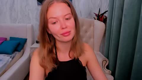 laurennhill online show from September 2025 12:22:02 AM