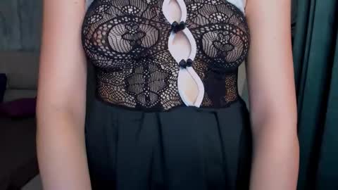 laurennhill online show from September 2025 12:40:01 PM