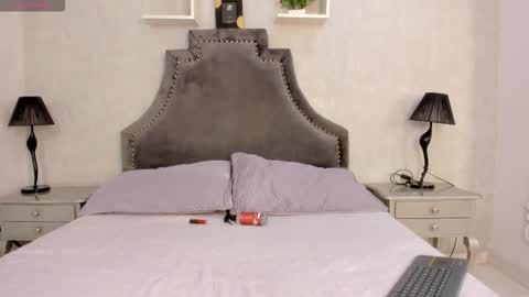 Snapshot of laurensnow1_ chatting on November 2025 03:56:01 PM Lauren online show from November 2025 03:56:01 PM