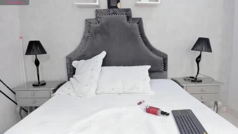 Snapshot of laurensnow1_ chatting on November 2025 03:27:01 PM Lauren online show from November 2025 03:27:01 PM