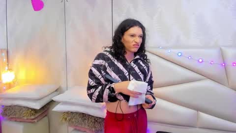 Laurent online show from December 2025 10:43:01 AM