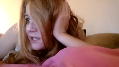 Snapshot of lauriehotxxx chatting on October 2025 05:23:02 PM lauriehotxxx online show from October 2025 05:23:02 PM