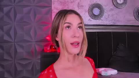 Snapshot of lauryn_cooper chatting on July 2026 05:49:02 AM laurin online show from July 2026 05:49:02 AM