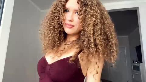 Snapshot of lavadahazeltine chatting on May 2026 09:50:02 AM Elin online show from May 2026 09:50:02 AM