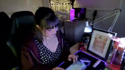 Lavenderrzz online show from November 2025 02:50:02 PM