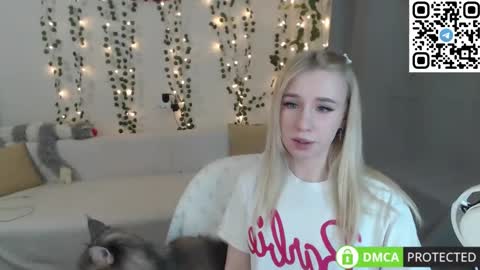 Snapshot of lavinell chatting on January 2025 08:22:01 PM Mia online show from January 2025 08:22:01 PM