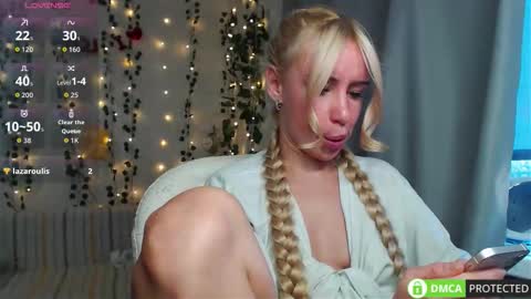 Snapshot of lavinell chatting on October 2025 12:52:02 PM Mia online show from October 2025 12:52:02 PM