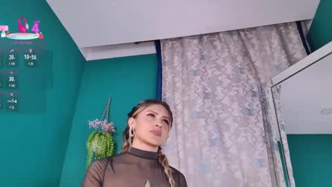 Snapshot of layla_17 chatting on April 2026 12:20:02 AM layla_17 online show from April 2026 12:20:02 AM