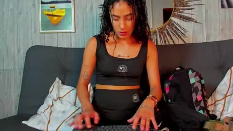 Snapshot of layla_707 chatting on December 2024 12:40:02 AM Layla online show from December 2024 12:40:02 AM