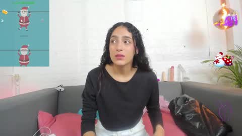 Snapshot of layla_707 chatting on December 2024 01:24:01 AM Layla online show from December 2024 01:24:01 AM