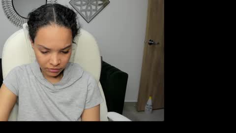 Layla Breezee online show from October 2025 04:02:02 AM