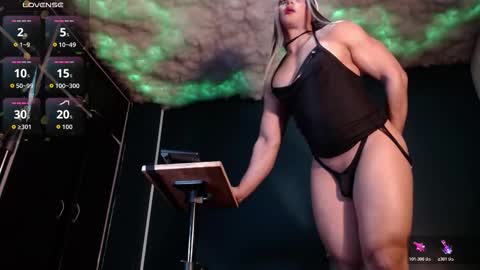 Layla   help me with your thumbs up its important  online show from February 2026 11:28:02 PM