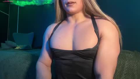 Snapshot of layla_dominac chatting on June 2026 02:49:01 AM Layla help me with your thumbs up its important online show from June 2026 02:49:01 AM
