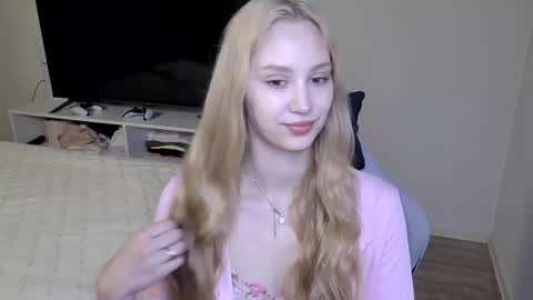 Snapshot of laylapretty001 chatting on April 2026 04:28:02 AM LaylaPretty001 online show from April 2026 04:28:02 AM